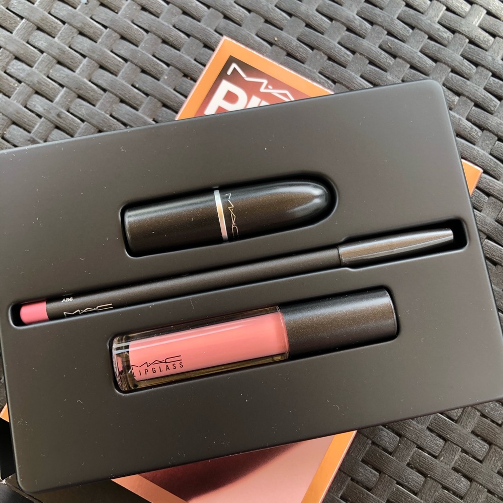 New MAC - Pink It Over - Lip Kit - Picture 12 of 14